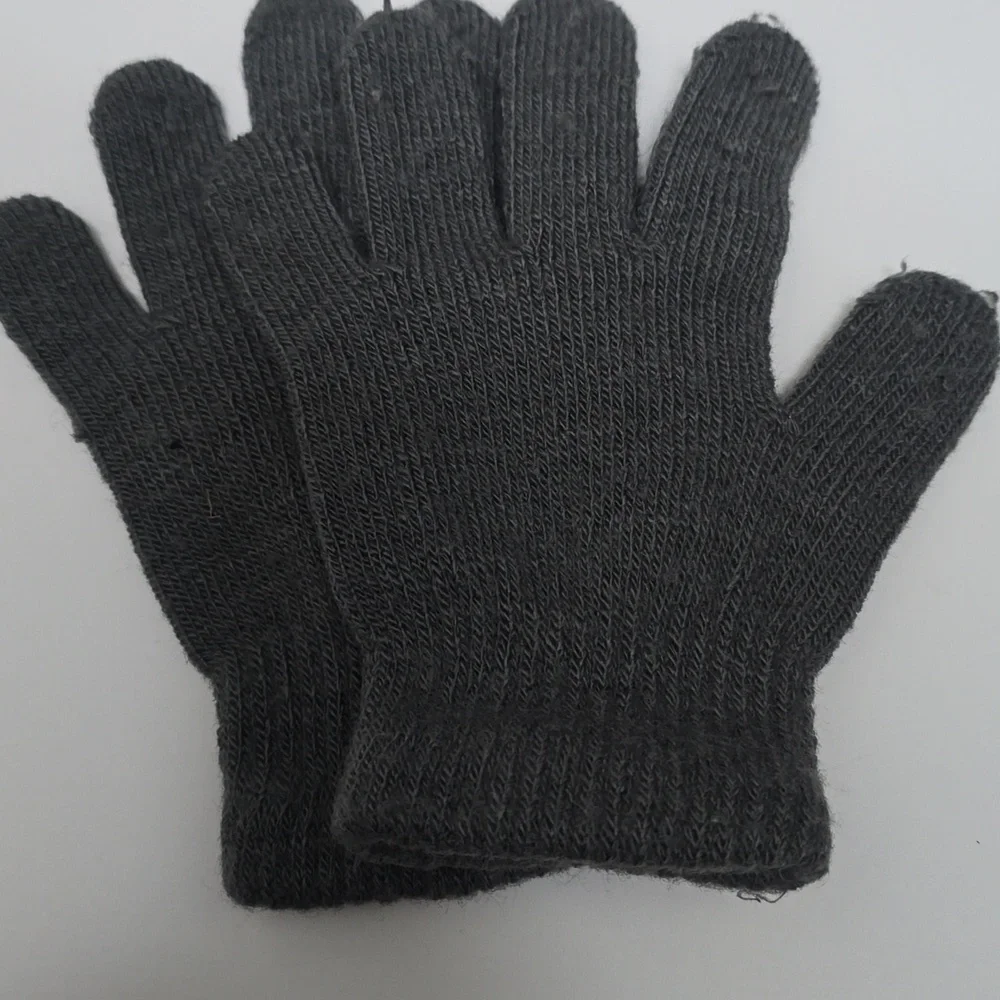 Black and Gray Child's Glove Set